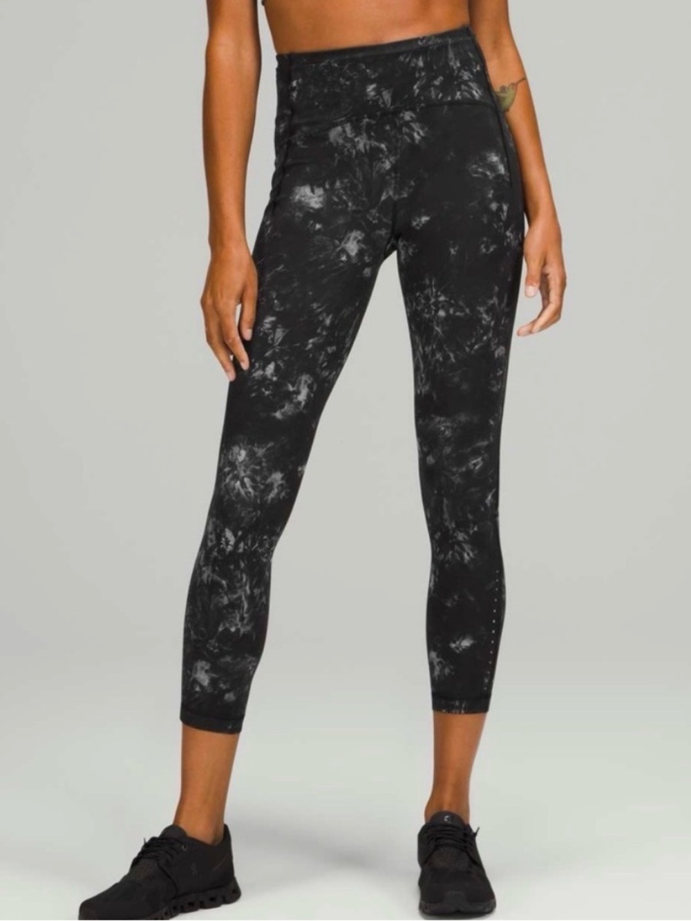Lululemon Swift Speed HR Leggings Aquila Black Multi 8 running gym workout
